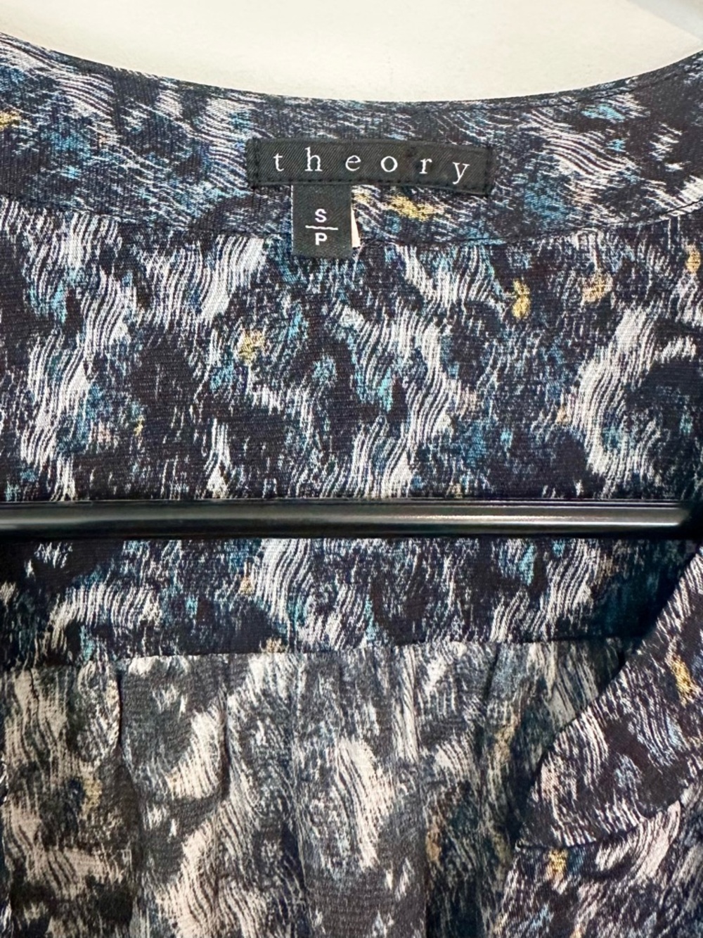 Theory Ruisa Caligula 100% Silk Blouse - Size: Small - Picture 3 of 11